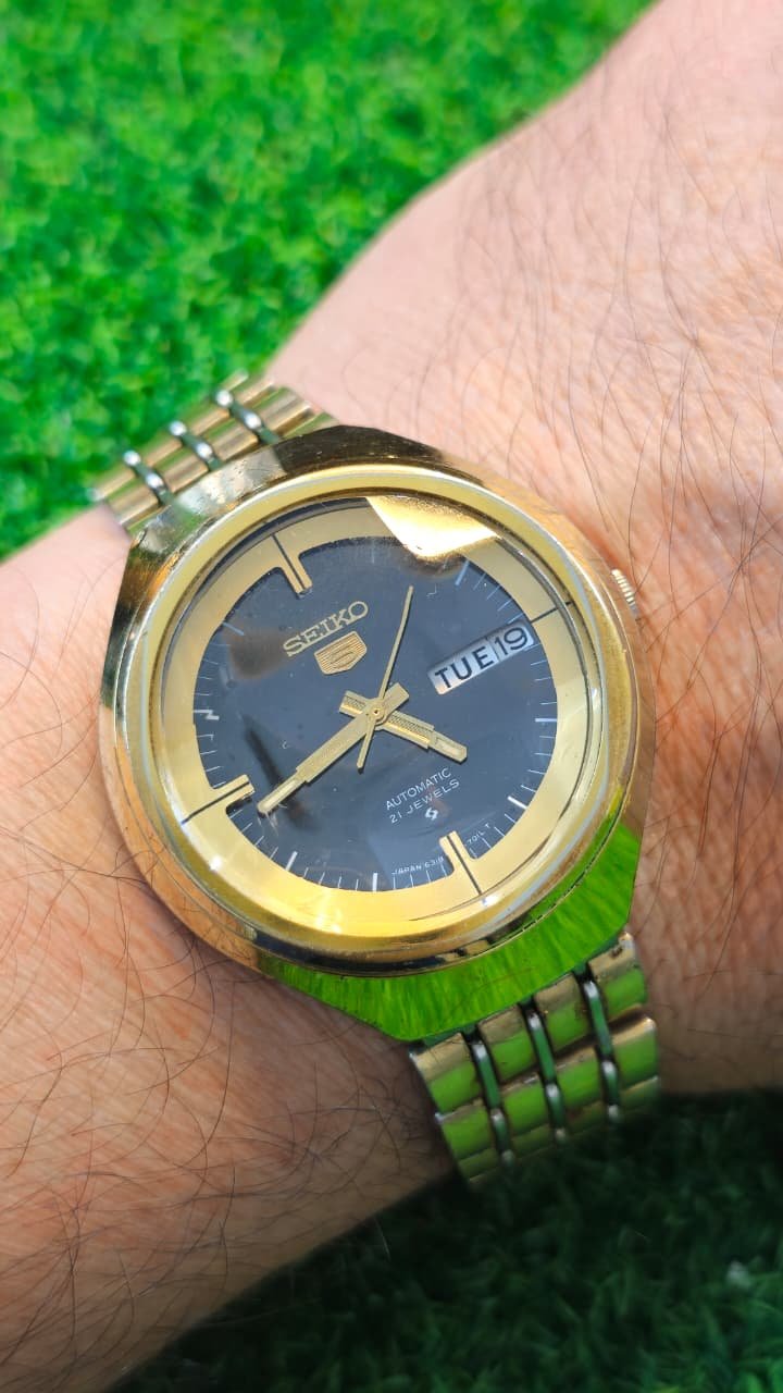 WhatsApp Image 2026-01-20 at 3.18.36 PM Vintage 1960s Seiko 5 Automatic 6319 caliber 21-jewels Helmet dial For Bikers japan made watch for Men's (Used) - Image 2