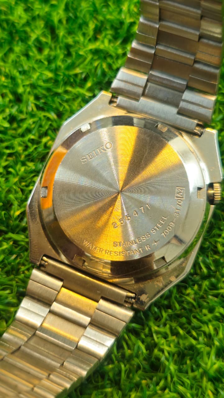 WhatsApp Image 2026-01-20 at 3.23.42 PM 1970s Seiko 5 Automatic 7009 caliber 21-jewels japan made watch for Men's (Used) - Image 4