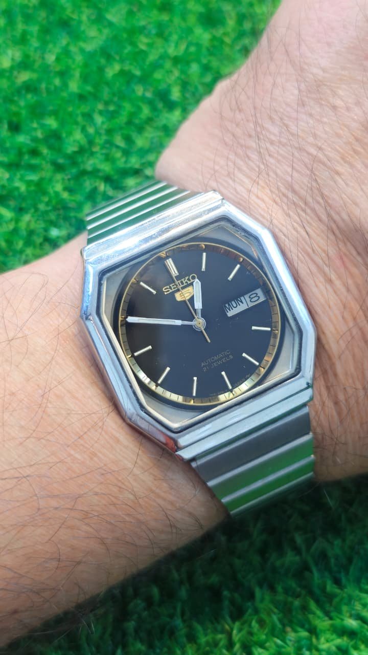 WhatsApp Image 2026-01-20 at 3.23.43 PM 1970s Seiko 5 Automatic 7009 caliber 21-jewels japan made watch for Men's (Used) - Image 2