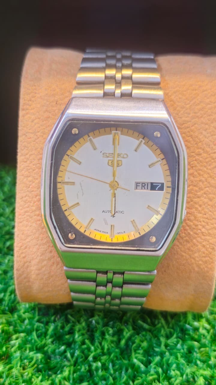 WhatsApp Image 2026-01-20 at 3.24.44 PM 1970s Seiko 5 Automatic 7009 caliber 21-jewels japan made watch for Men's (Used) - Image 1
