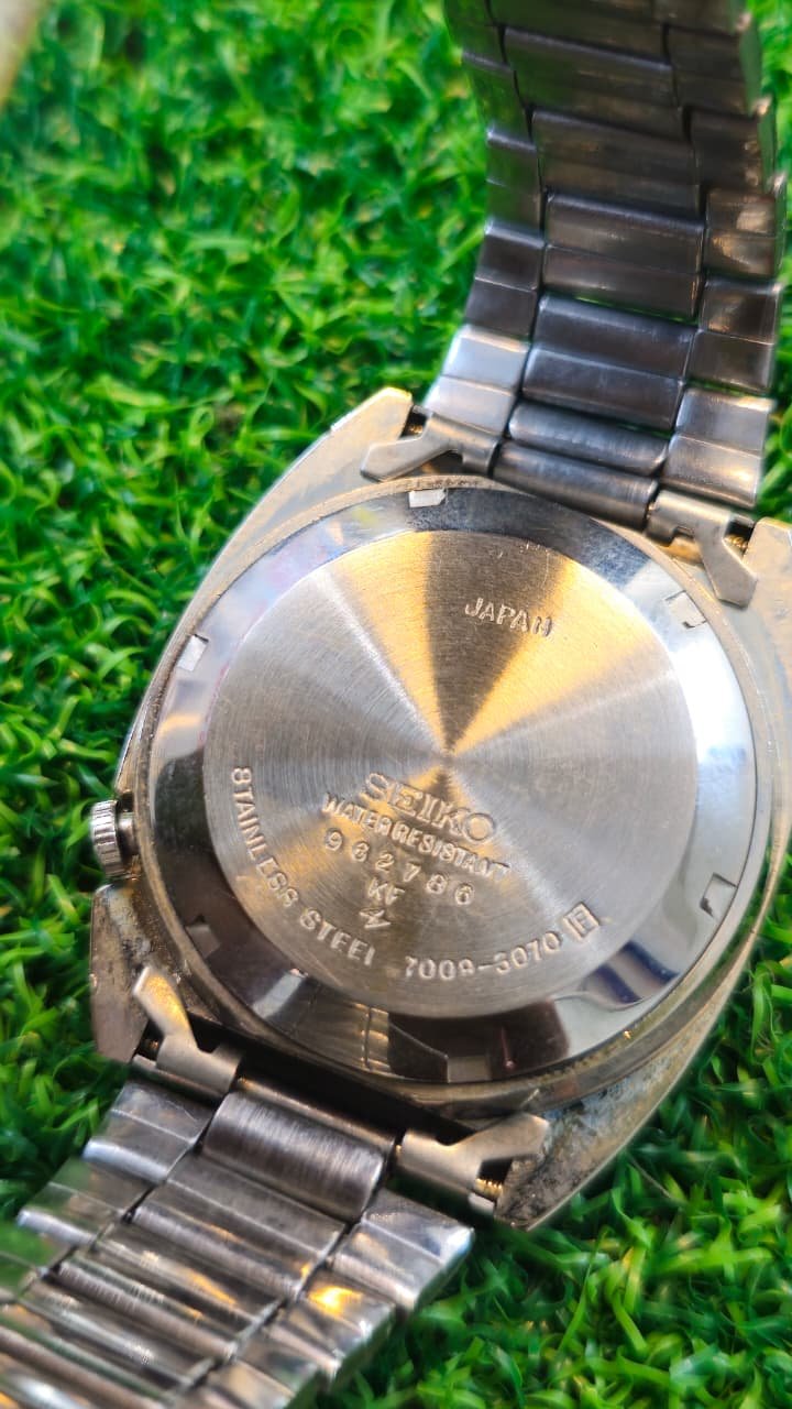 WhatsApp Image 2026-01-20 at 3.33.00 PM (1) 1970s Seiko 5 Automatic 7009 caliber 17-jewels japan made watch for Men's (Used) - Image 4