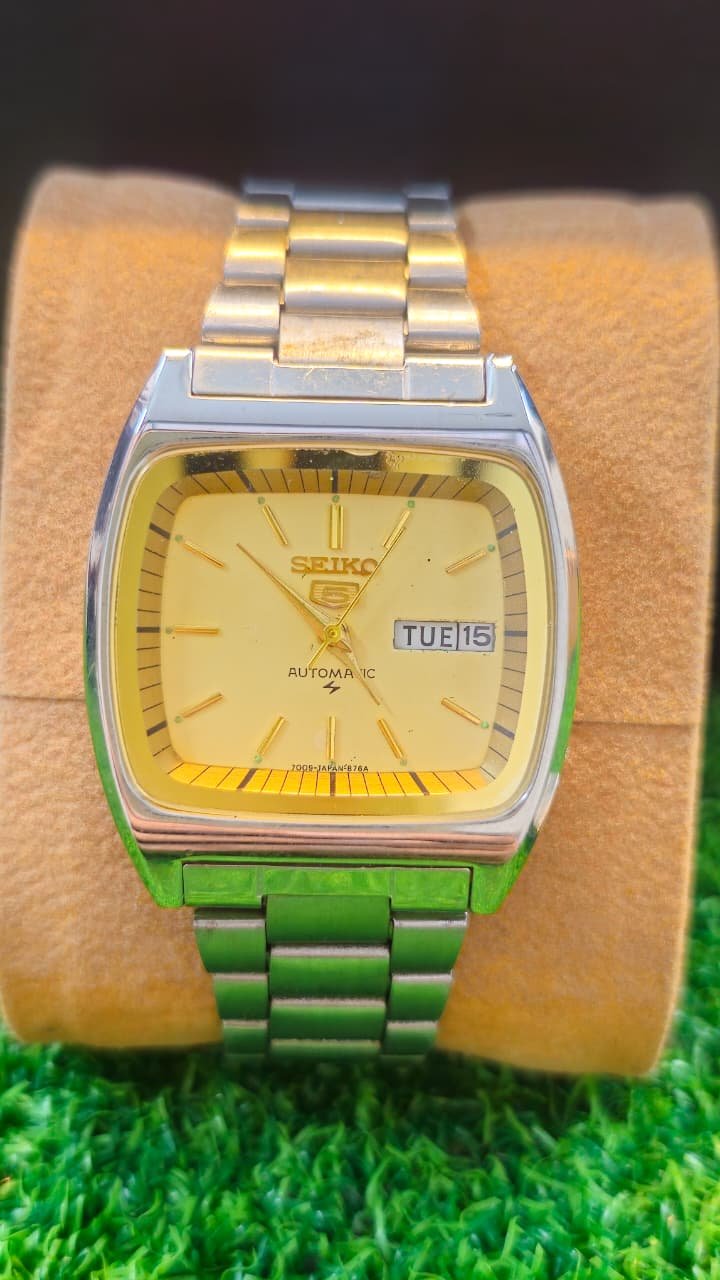 WhatsApp Image 2026-01-20 at 3.33.00 PM 1970s Seiko 5 Automatic 7009 caliber 17-jewels japan made watch for Men's (Used) - Image 1
