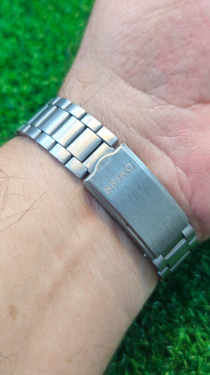 WhatsApp Image 2026-01-20 at 3.33.01 PM (1) 1970s Seiko 5 Automatic 7009 caliber 17-jewels japan made watch for Men's (Used) - Image 3