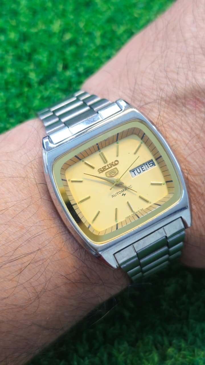 WhatsApp Image 2026-01-20 at 3.33.01 PM 1970s Seiko 5 Automatic 7009 caliber 17-jewels japan made watch for Men's (Used) - Image 2