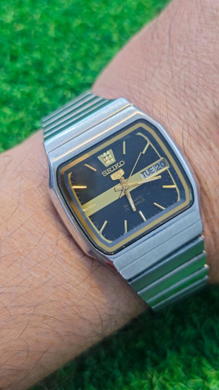 WhatsApp Image 2026-01-20 at 3.33.37 PM (1) 1970s Seiko 5 Automatic 7009 caliber 17-jewels japan made watch for Men's (Used) - Image 2