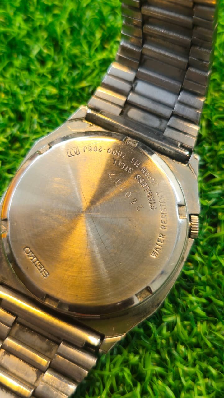 WhatsApp Image 2026-01-20 at 3.33.37 PM 1970s Seiko 5 Automatic 7009 caliber 17-jewels japan made watch for Men's (Used) - Image 4