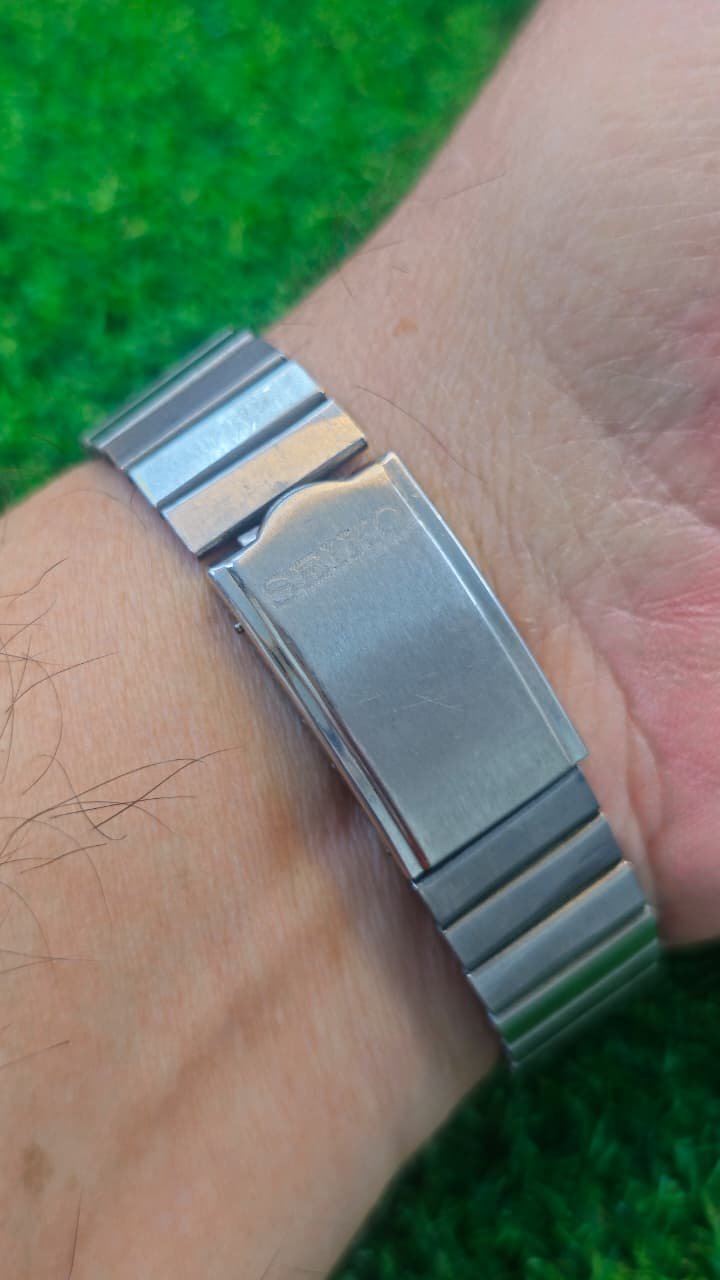 WhatsApp Image 2026-01-20 at 3.33.38 PM 1970s Seiko 5 Automatic 7009 caliber 17-jewels japan made watch for Men's (Used) - Image 3