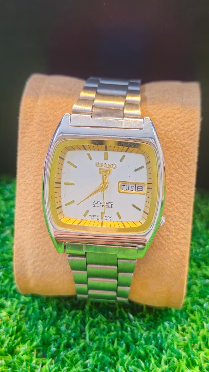 WhatsApp Image 2026-01-20 at 3.35.14 PM 1970s Seiko 5 Automatic 7009 caliber 21-jewels japan made watch for Men's (Used) - Image 1