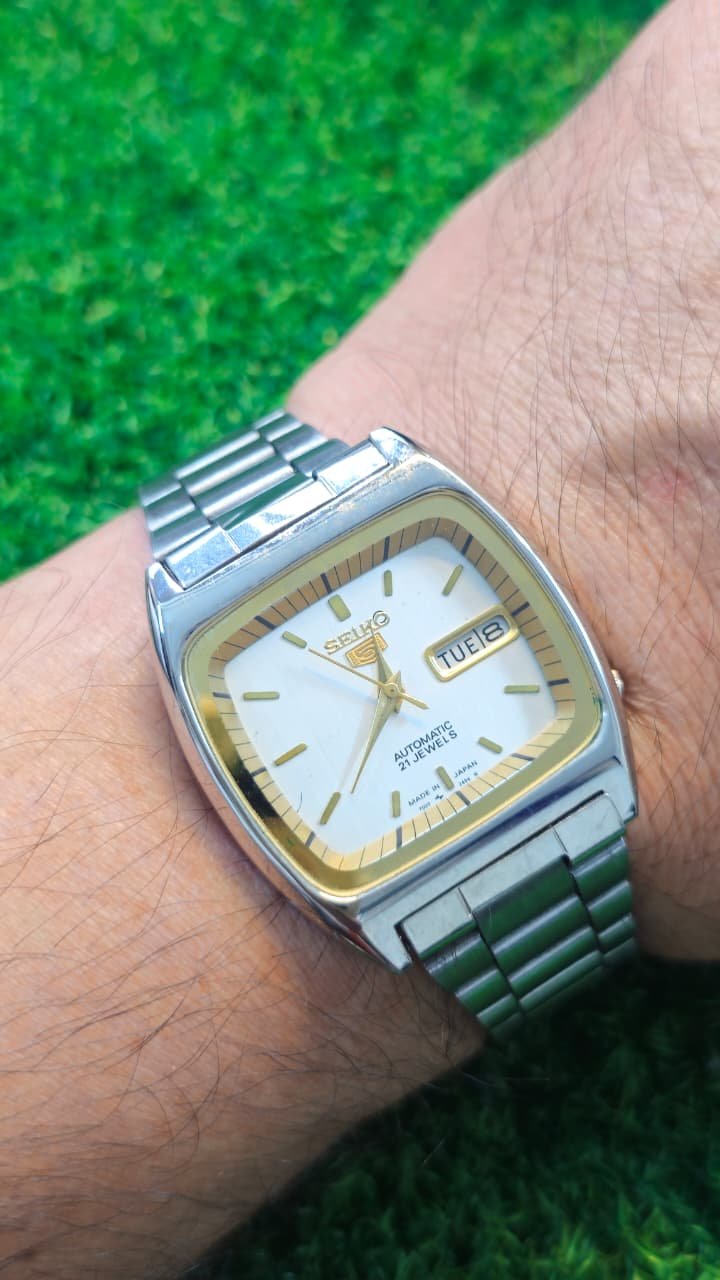 WhatsApp Image 2026-01-20 at 3.35.15 PM 1970s Seiko 5 Automatic 7009 caliber 21-jewels japan made watch for Men's (Used) - Image 2