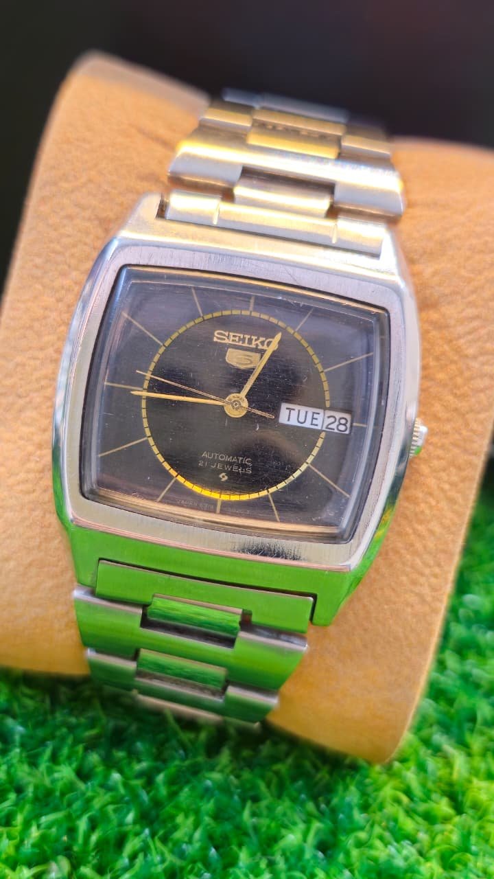 WhatsApp Image 2026-01-20 at 3.36.28 PM 1960s Seiko 5 Automatic 6319 caliber 21-jewels japan made watch for Men's (Used) - Image 1