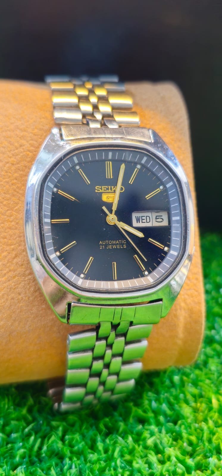 WhatsApp Image 2026-01-20 at 5.11.27 PM 1970s Seiko 5 Automatic 7009 caliber 21-jewels japan made watch for Men's (Used) - Image 1