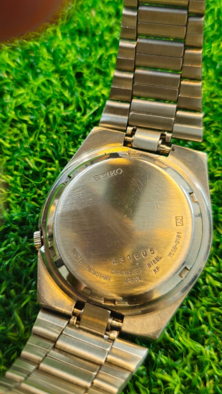 WhatsApp Image 2026-01-21 at 1.46.51 PM (1) 1970s Seiko 5 Automatic 7009 caliber 17-jewels Railway dial japan made watch for Men's (Used) - Image 4