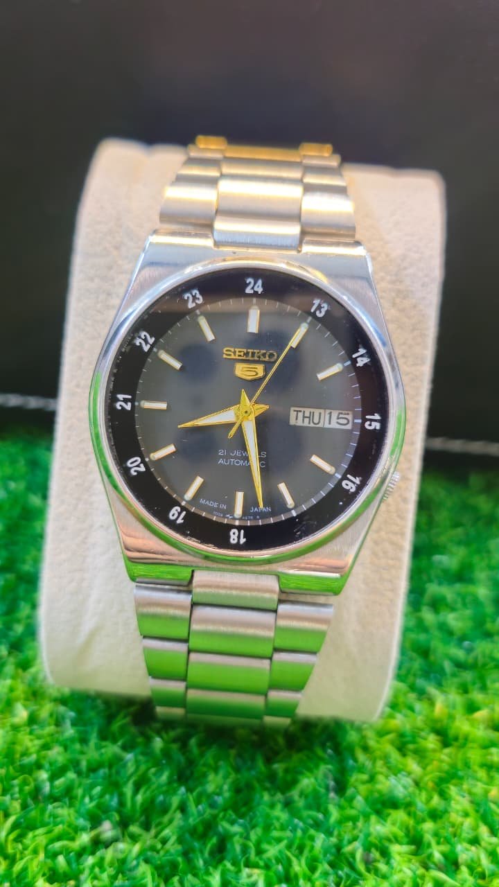 WhatsApp Image 2026-01-21 at 1.46.51 PM 1970s Seiko 5 Automatic 7009 caliber 17-jewels Railway dial japan made watch for Men's (Used) - Image 1