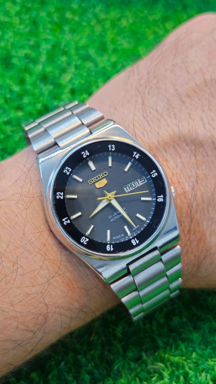 WhatsApp Image 2026-01-21 at 1.46.52 PM 1970s Seiko 5 Automatic 7009 caliber 17-jewels Railway dial japan made watch for Men's (Used) - Image 2