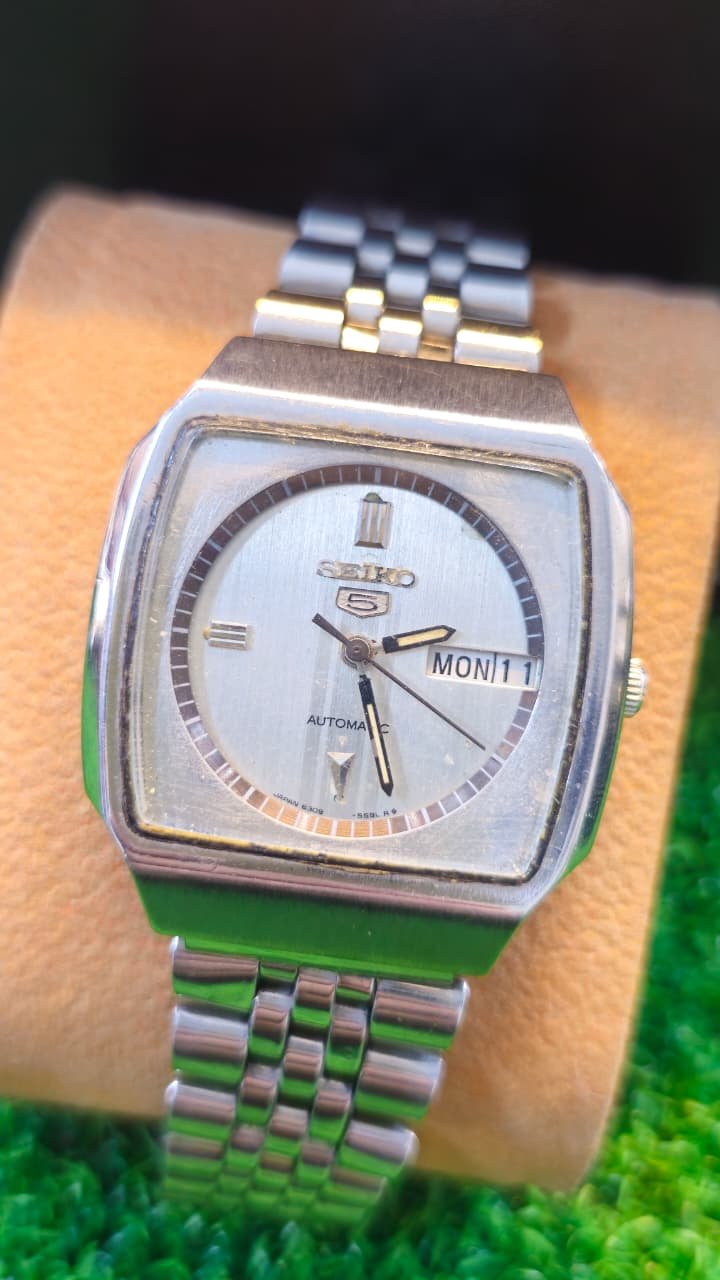 WhatsApp Image 2026-01-21 at 1.51.22 PM 1960s Seiko 5 Automatic 6309 caliber 21-jewels Railway dial japan made watch for Men's (Used) - Image 1