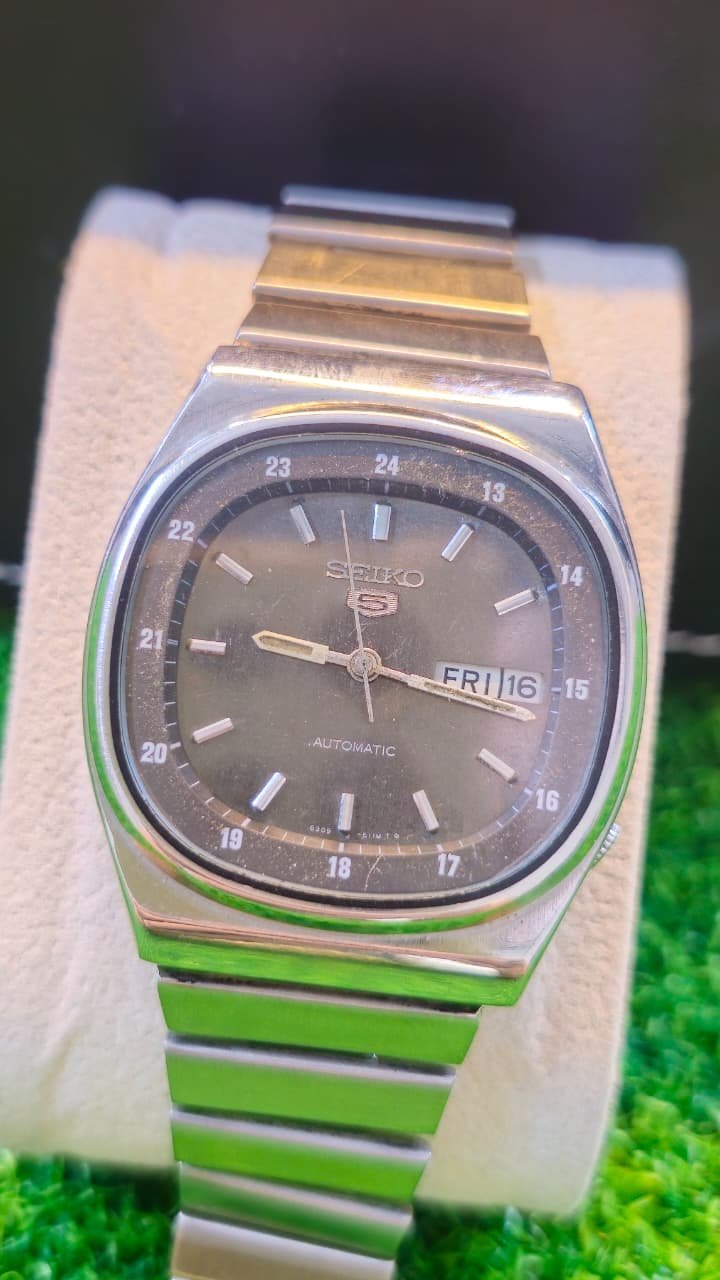WhatsApp Image 2026-01-21 at 1.53.23 PM 1960s Seiko 5 Automatic 6309 caliber 21-jewels japan made watch for Men's (Used) - Image 1