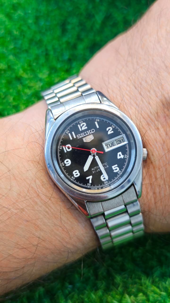 WhatsApp Image 2026-01-21 at 11.37.53 AM (2) Seiko 5 Automatic 4227 caliber 21-jewels japan made watch for Ladies (Used) - Image 2