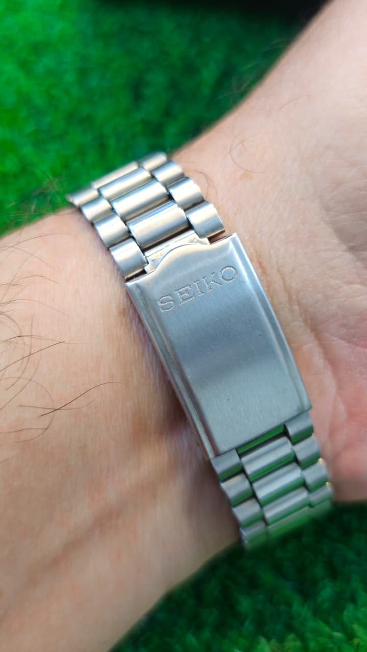 WhatsApp Image 2026-01-21 at 11.37.54 AM Seiko 5 Automatic 4227 caliber 21-jewels japan made watch for Ladies (Used) - Image 3