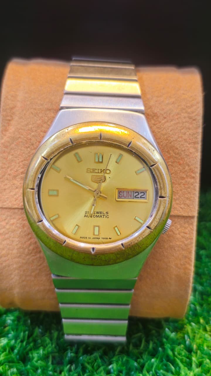 WhatsApp Image 2026-01-21 at 2.10.12 PM 1970s Seiko 5 Automatic 7009 caliber 21-jewels Eye-Shape japan made watch for Men's (Used) - Image 1