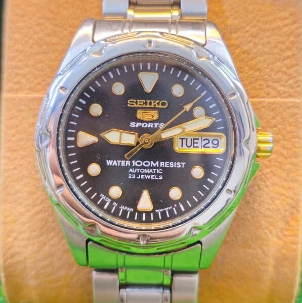 Seiko 5 Sports Automatic 7s36 caliber 23-jewels 100M  japan made watch for Men's (Used)