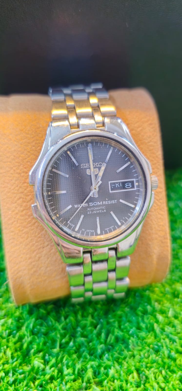 WhatsApp Image 2026-01-21 at 9.44.02 AM Seiko 5 Automatic 7s36 caliber 23-jewels 50M japan made watch for Men's (Used) - Image 1