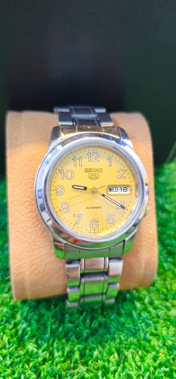 WhatsApp Image 2026-01-21 at 9.49.33 AM Seiko 5 Automatic 7s26 caliber 21-jewels 39mm dial japan made watch for Men's (Used) - Image 1