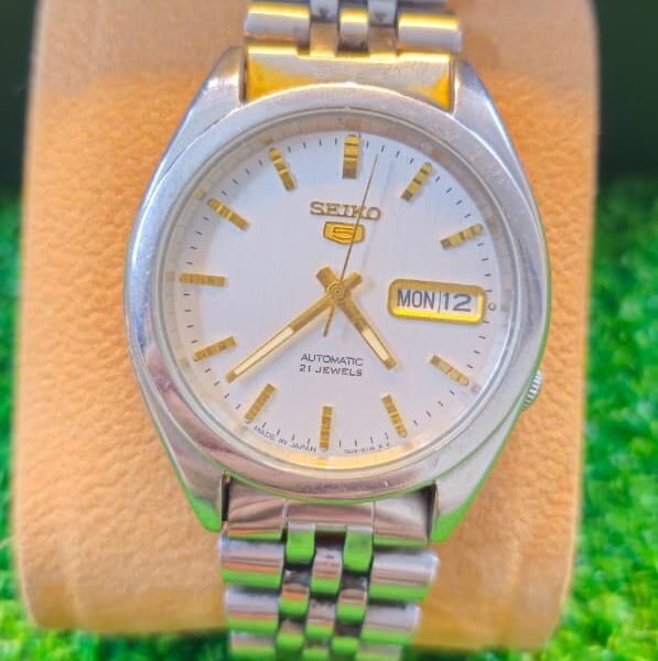 Seiko 5 Automatic 7s26 caliber 21-jewels 37mm dial  japan made watch for Men's (Used)
