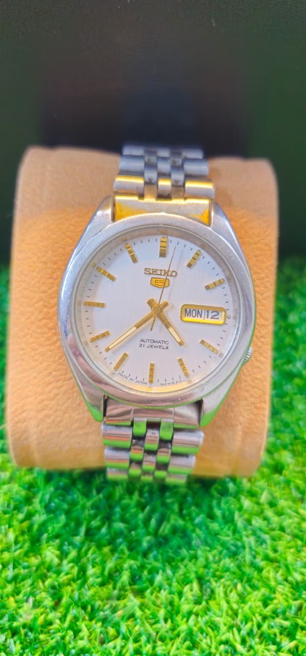 WhatsApp Image 2026-01-21 at 9.52.09 AM Seiko 5 Automatic 7s26 caliber 21-jewels 37mm dial japan made watch for Men's (Used) - Image 1