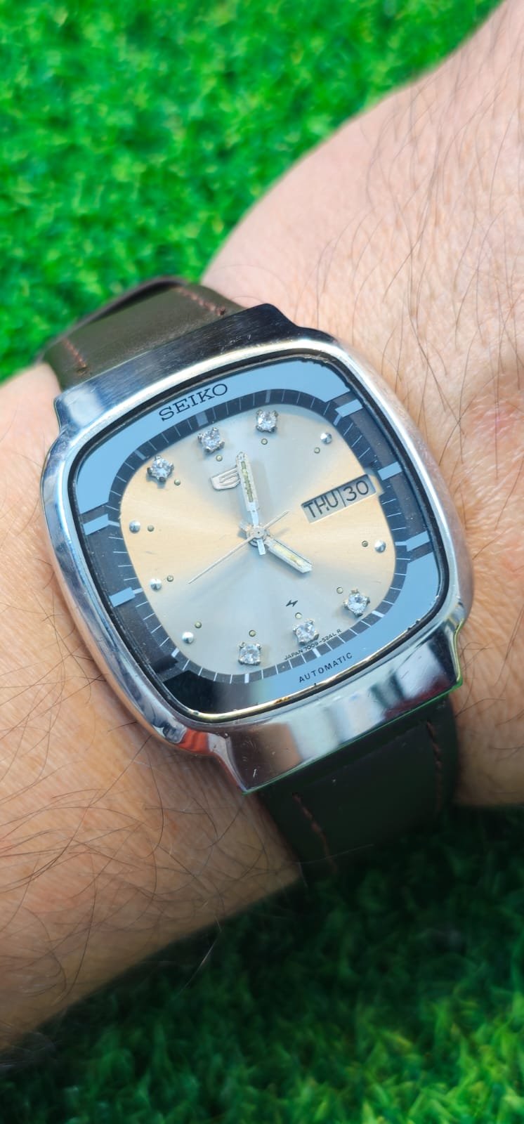 WhatsApp Image 2026-01-22 at 9.55.21 AM (2) Vintage 1970s Seiko 5 Automatic 7009 caliber 21-jewels 38mm dial japan made watch for Men's (Used) - Image 2