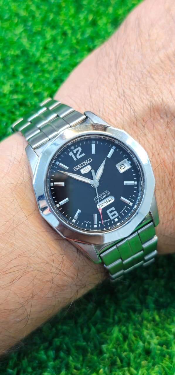 WhatsApp Image 2026-01-22 at 9.57.09 AM Seiko 5 Automatic 7s26 caliber 21-jewels 39mm dial Double Calendar japan made watch for Men's (Used) - Image 3