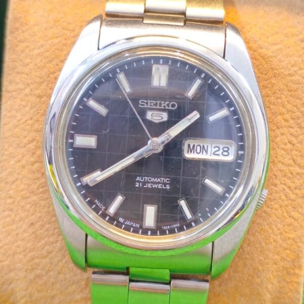 Seiko 5 Automatic 7s26 caliber 21-jewels 37mm japan made watch for Men's (Used)