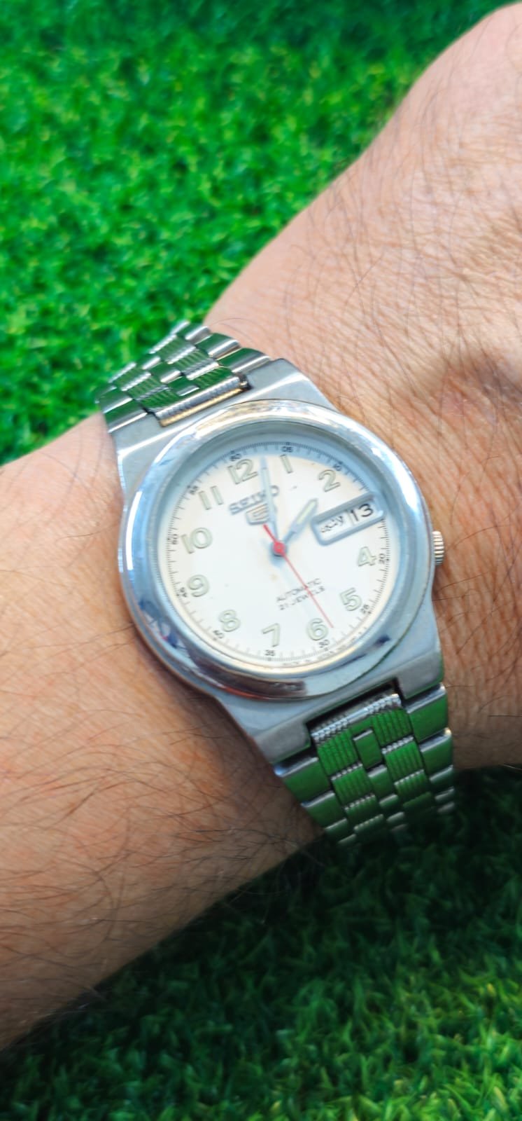 WhatsApp Image 2026-01-23 at 10.02.16 AM (2) Seiko 5 Automatic 7s26 caliber 21-jewels 36mm japan made watch for Men's (Used) - Image 2