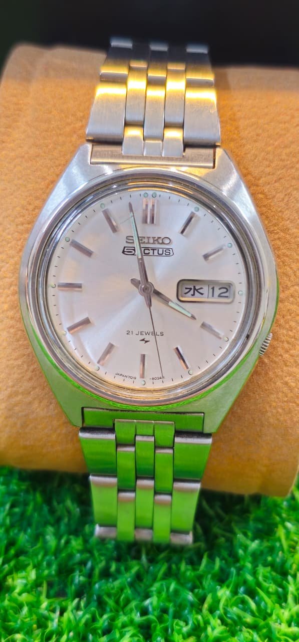WhatsApp Image 2026-01-23 at 10.03.08 AM Vintage 1970s Seiko 5 Actus Automatic 7019 caliber 21-jewels JDM 37mm dial japan made watch for Men's (Used) - Image 1