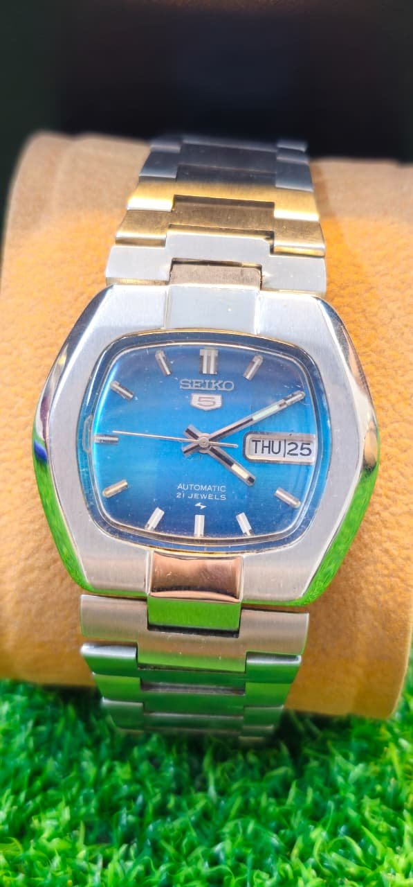 WhatsApp Image 2026-01-23 at 10.05.51 AM Vintage 1970s Seiko 5 Automatic 7019 caliber 21-jewels 37mm TV dial japan made watch for Men's (Used) - Image 1