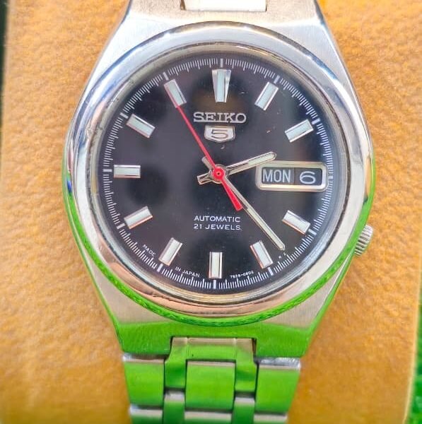 Seiko 5 Automatic 7s26 caliber 21-jewels 37mm japan made watch for Men's (Used)