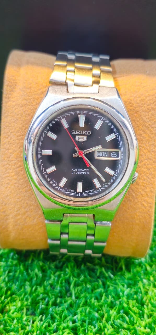 WhatsApp Image 2026-01-23 at 10.08.44 AM (2) Seiko 5 Automatic 7s26 caliber 21-jewels 37mm japan made watch for Men's (Used) - Image 1
