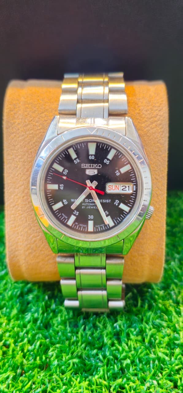 WhatsApp Image 2026-01-23 at 10.12.51 AM Seiko 5 Automatic 7s26 caliber 21-jewels 40mm japan made watch for Men's (Used) - Image 1