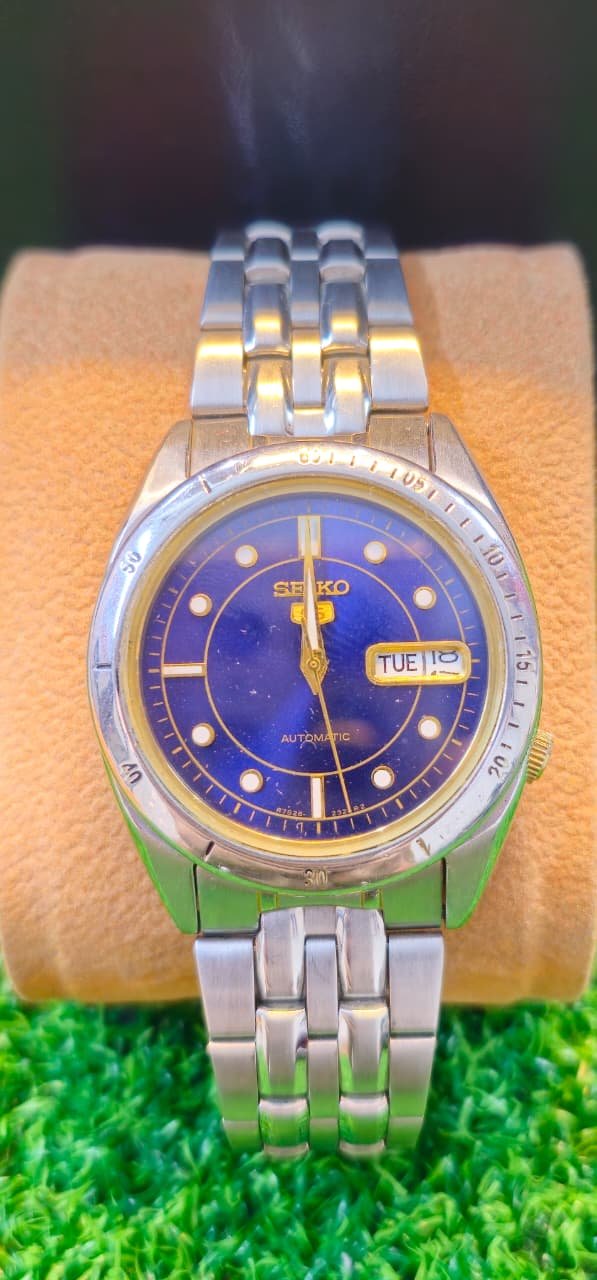 WhatsApp Image 2026-01-23 at 10.14.37 AM Seiko 5 Automatic 7s26 caliber 21-jewels 39mm japan made watch for Men's (Used) - Image 1