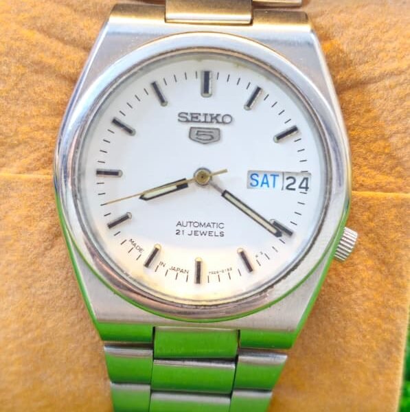 Seiko 5 Automatic 7s26 caliber 21-jewels 36mm japan made watch for Men's (Used)