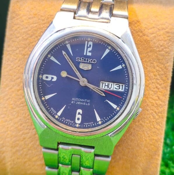 Seiko 5 Automatic 7s26 caliber 21-jewels 36mm japan made watch for Men's (Used)