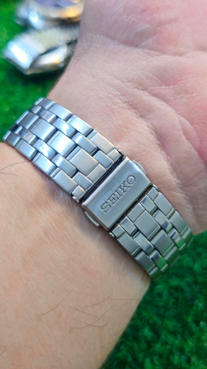 WhatsApp Image 2026-01-24 at 11.13.07 AM (1) Seiko Quartz 50M Water-resistant Japan made Men's watch (Used) - Image 3
