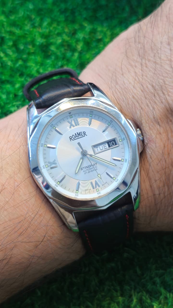 WhatsApp Image 2026-01-24 at 11.32.11 AM (1) Vintage 1980s Roamer Stingray Automatic 21-Jewels Switzerland 🇨🇠made Men's watch (Used) - Image 2