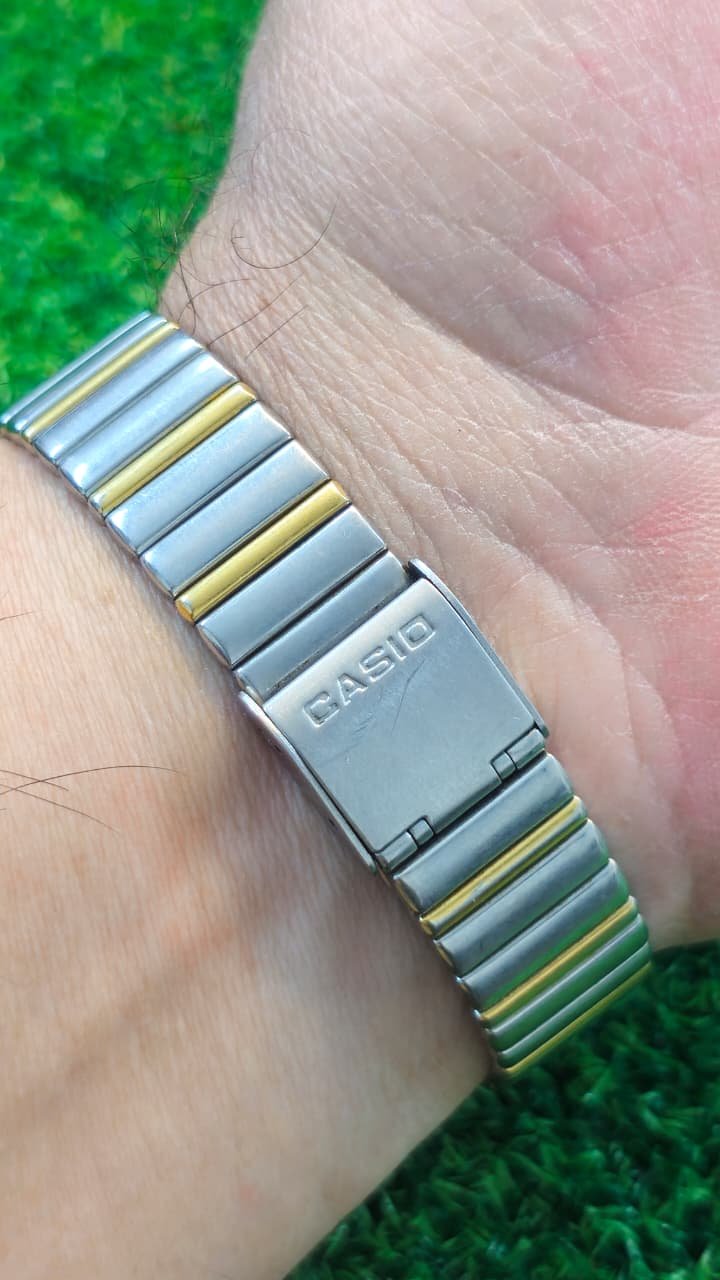 WhatsApp Image 2026-01-24 at 4.57.17 PM (1) Vintage Casio AQ-705, a classic "ana-digi" (analog-digital) Quartz movement Japan made Men's watch (Used ) - Image 3