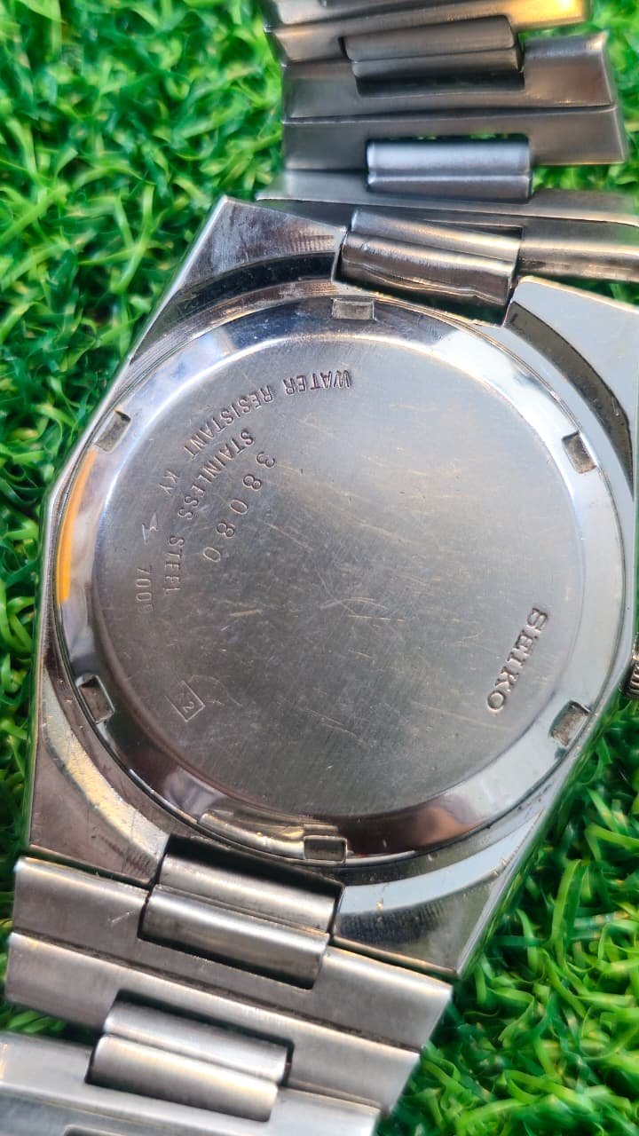 WhatsApp Image 2026-01-25 at 12.02.47 PM Vintage 1970s Seiko Lord Matic (LM) Automatic 5606 caliber 23-jewels Japan made watch(Used) - Image 4