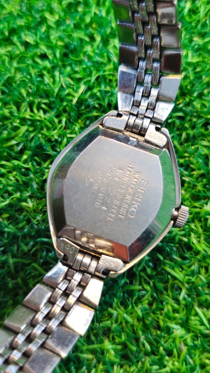 WhatsApp Image 2026-01-26 at 6.00.29 PM (1) Vintage 1970s Seiko Hi Beat Automatic 17-Jewels Japan made Ladies watch (Used) - Image 4