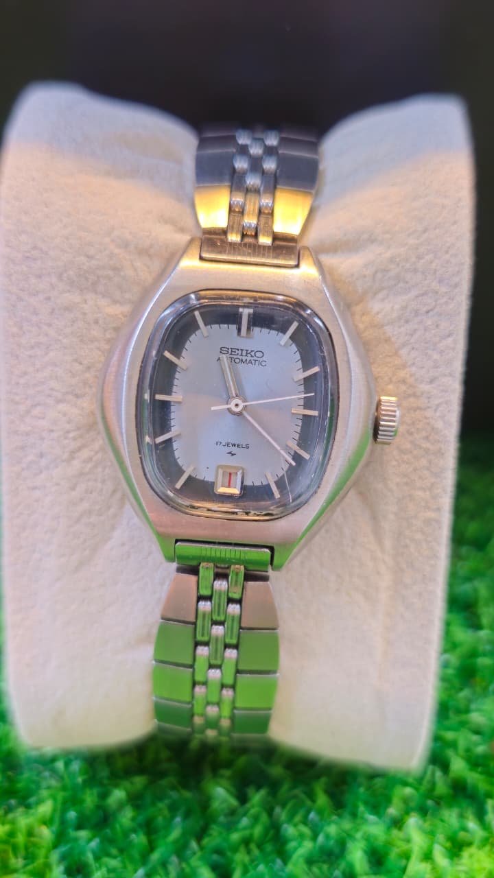 WhatsApp Image 2026-01-26 at 6.00.29 PM Vintage 1970s Seiko Hi Beat Automatic 17-Jewels Japan made Ladies watch (Used) - Image 1
