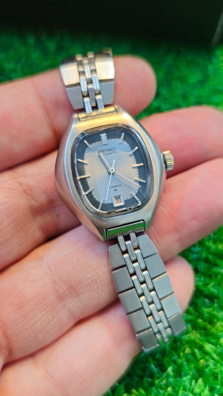 WhatsApp Image 2026-01-26 at 6.00.30 PM (1) Vintage 1970s Seiko Hi Beat Automatic 17-Jewels Japan made Ladies watch (Used) - Image 2