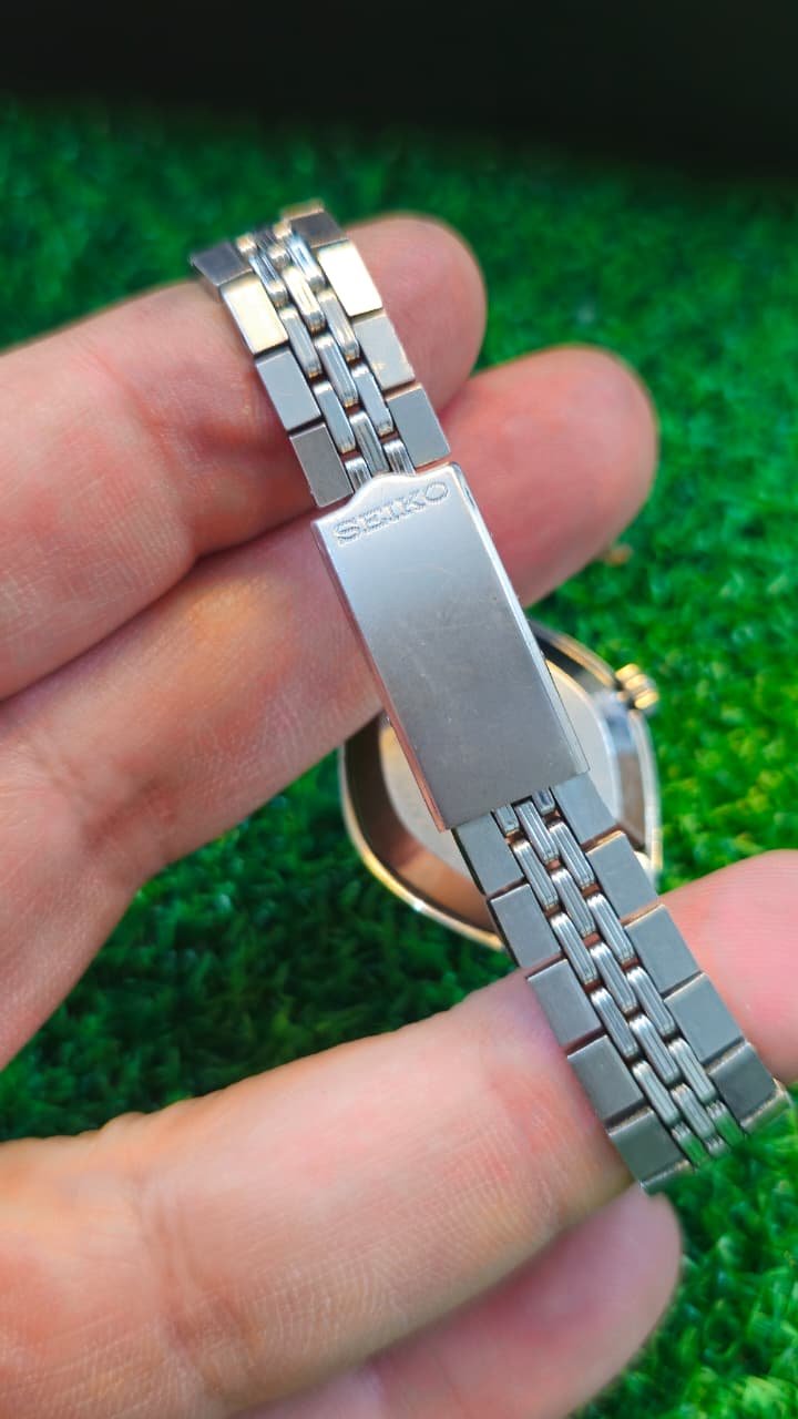 WhatsApp Image 2026-01-26 at 6.00.30 PM Vintage 1970s Seiko Hi Beat Automatic 17-Jewels Japan made Ladies watch (Used) - Image 3