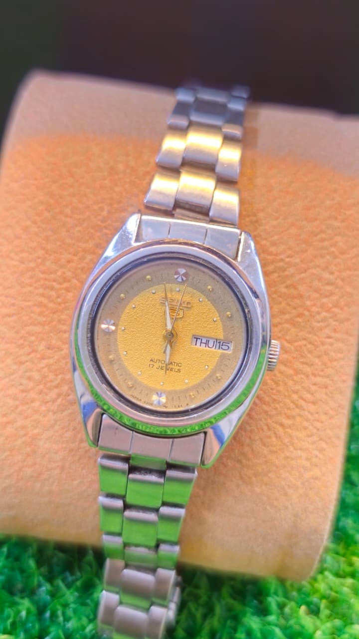 WhatsApp Image 2026-01-26 at 6.09.38 PM Vintage 1970s Seiko 5 Automatic 4206 caliber 17-jewels japan made Ladies watch (Used) - Image 1