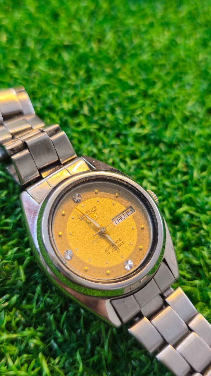 WhatsApp Image 2026-01-26 at 6.09.39 PM (1) Vintage 1970s Seiko 5 Automatic 4206 caliber 17-jewels japan made Ladies watch (Used) - Image 2